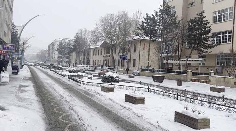 Bayburt’ta Nisan ayında kar yağışı