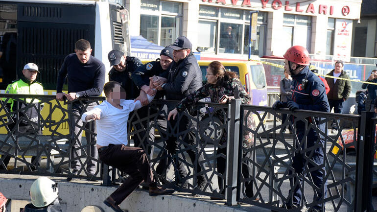 Ukraynalı eski polis Savaşı durdurun diyerek intihar girişiminde bulundu