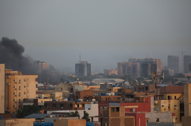 Çatışmalarda ölenlerin sayısının 413'e yükseldiği Sudan'da 3 günlük ateşkes ilan edildi