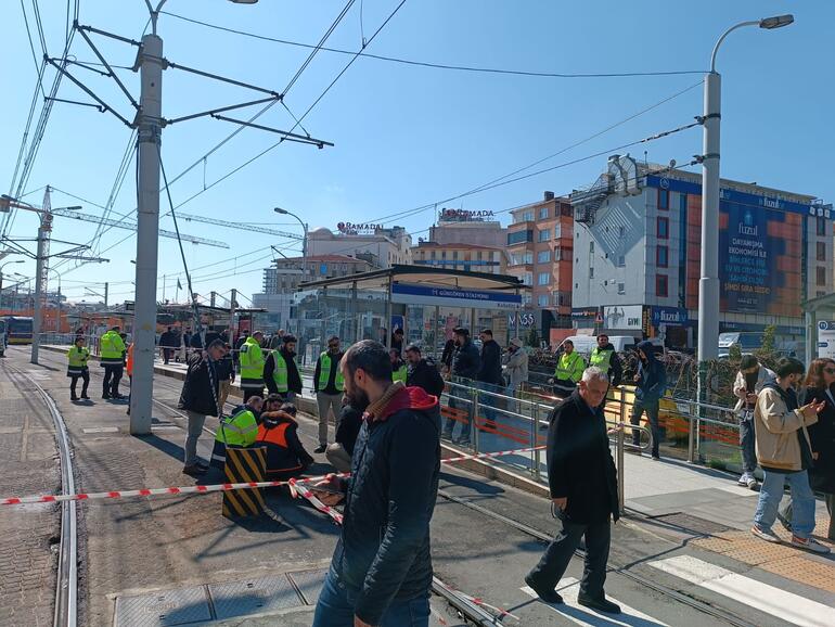 Güngören'de tramvay raydan çıktı