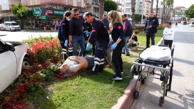 Oğlunun kaza yaptığını duyan baba, olay yerinde kalp krizi geçirdi