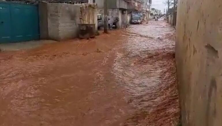 Şanlıurfa'da sağanak; 4 ilçede cadde ve sokaklar suyla doldu