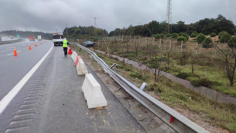 Arnavutköy'de bariyerlere çarpan cip yol kenarına uçtu