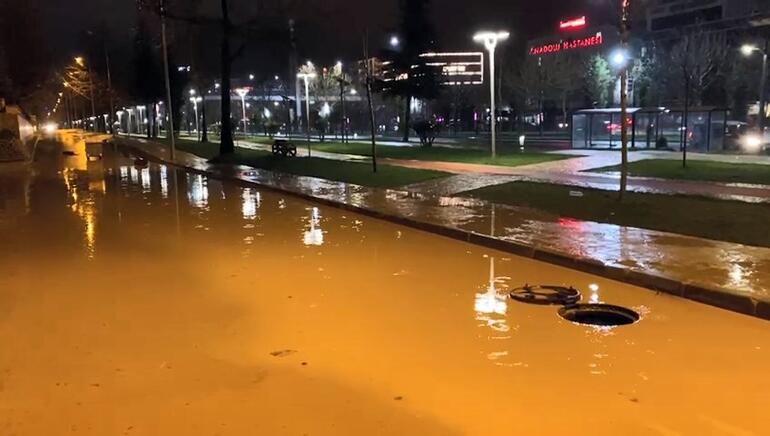 Elazığ'da sağanak; cadde ve sokaklar suyla doldu