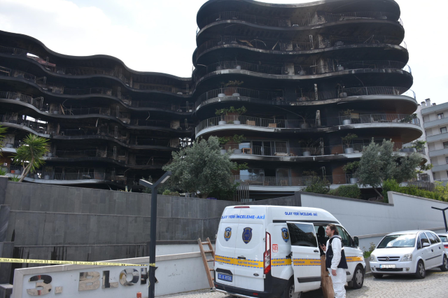 İzmir'deki lüks sitedeki büyük yangında kundaklama ihtimali araştırılıyor