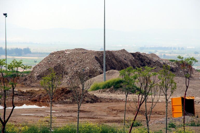 Menemen'de vatandaşlardan 'moloz' dökümüne tepki