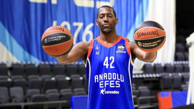 Ölümden döndü! Anadolu Efes'in yıldızından kokutan kaza