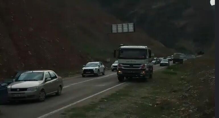 Artvin- Ardanuç kara yolunda heyelan