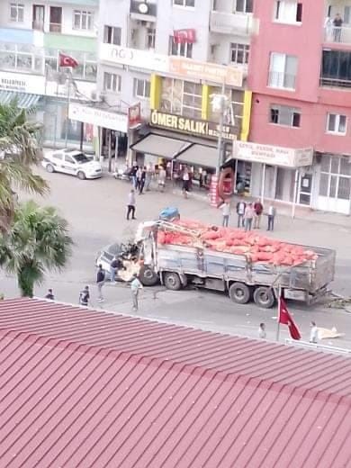 Freni patlayan kamyon araçların arasına daldı! Ölü ve yaralılar var