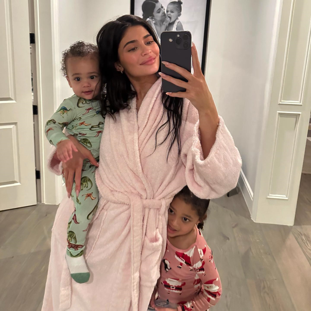 Kylie Jenner'dan cesur paylaşım! Altına hiçbir şey giymemiş