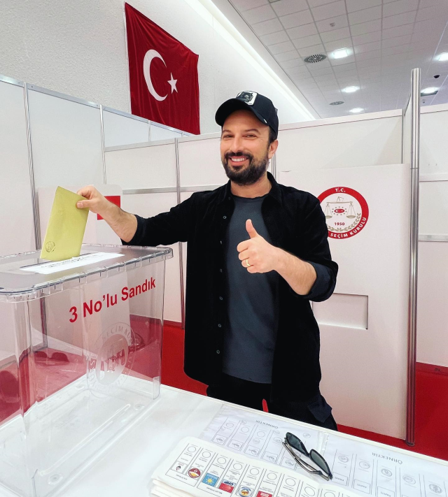 Almanya'da yaşayan Tarkan, 2 turu seçimi için oy kullandı