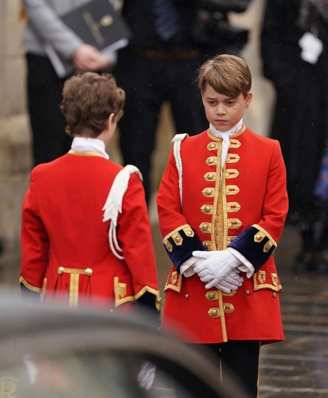 Kral Charles'ın taç giyme töreni başladı! Galler Prensesi Kate Middleton şıklığıyla göz kamaştırdı