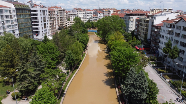 10 ilde etkili olan sağanak yağış, vatandaşlara zor anlar yaşattı