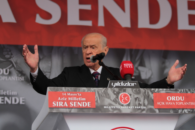 Seçim sürecinde Bahçeli'yi ilk kez böyle gördük! Sesi adeta alanı inletti