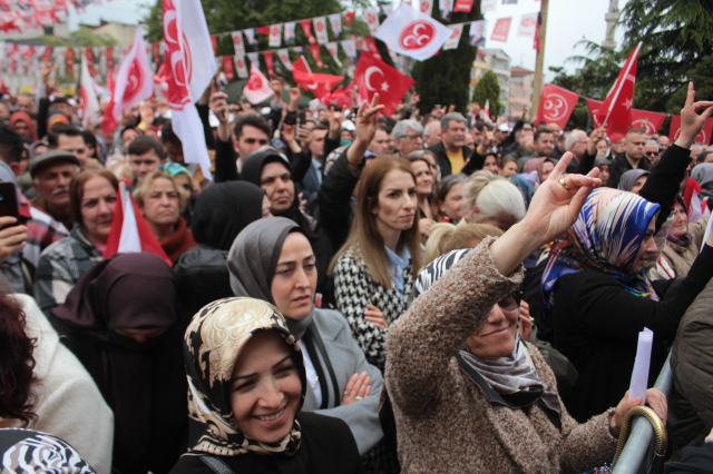 Seçim sürecinde Bahçeli'yi ilk kez böyle gördük! Sesi adeta alanı inletti