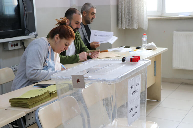 Van'da seçmen, Cumhurbaşkanı Seçimi için sandık başında