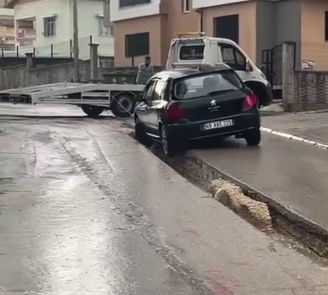 Adana'da şiddetli yağış sele neden oldu