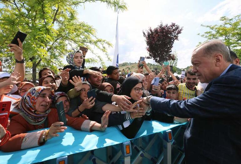 Cumhurbaşkanı Erdoğan: Gençlerimizden en büyük desteği hamdolsun biz aldık