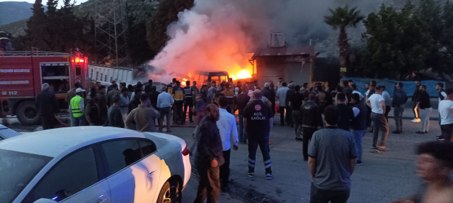 Hatay'da kamyonun kalabalığın arasına dalarak 6 kişinin ölümüne neden olduğu kazadan ilk görüntüler