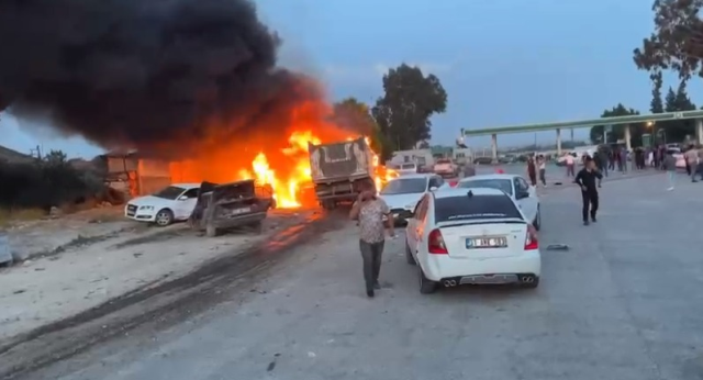 Hatay'da kamyonun kalabalığın arasına dalarak 6 kişinin ölümüne neden olduğu kazadan ilk görüntüler