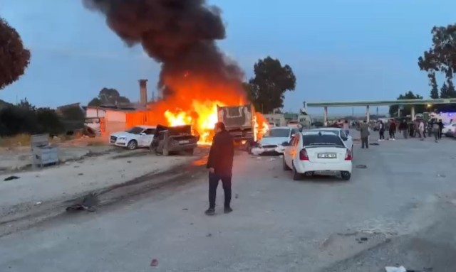 Hatay'da kamyonun kalabalığın arasına dalarak 6 kişinin ölümüne neden olduğu kazadan ilk görüntüler