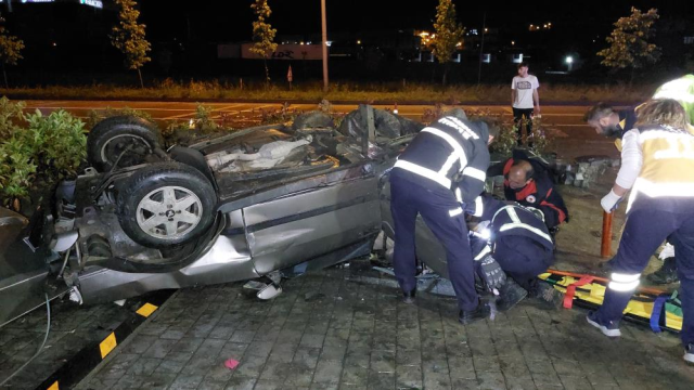 Alkollü sürücü dehşeti! Kağıt gibi ezilen otomobil 4 kişilik aileye mezar oldu