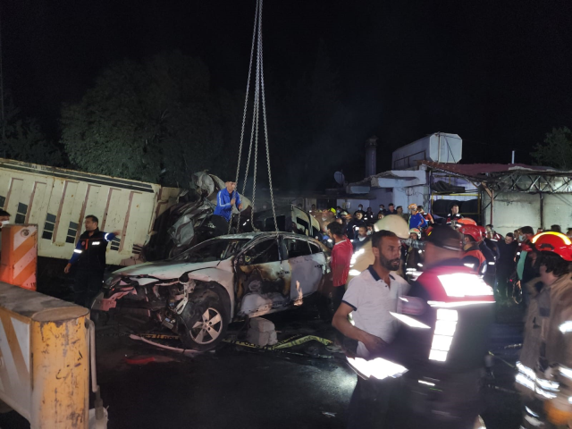 Son Dakika: Hatay'da kontrolden çıkan kamyon, asker uğurlayan kalabalığın arasına daldı: 6 ölü, 32 yaralı