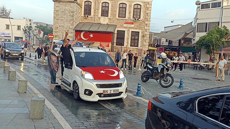 Bodrum'da seçimlerin ardından AK Parti'liler konvoy oluşturdu