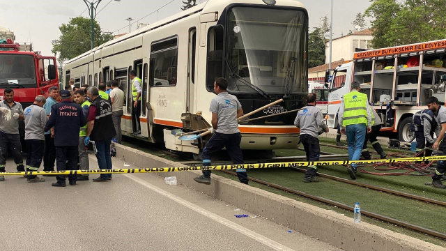 Gaziantep'te çöp atmaya giden genç tramvayın altında kaldı