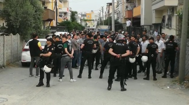 Tarsus'ta oy sayımı sırasında bıçaklı kavga: 3 yaralı