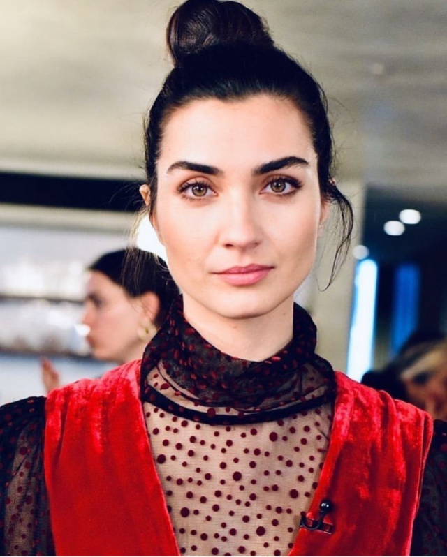 Tuba Büyüküstün'den dikkat çeken seçim paylaşımı! Takipçilerini bir konuda uyardı