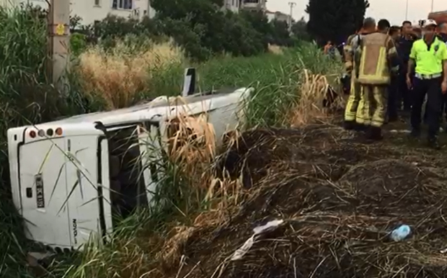 İzmir'de cezaevi nakil aracı şarampole devrildi: 9'u jandarma personeli 10 yaralı