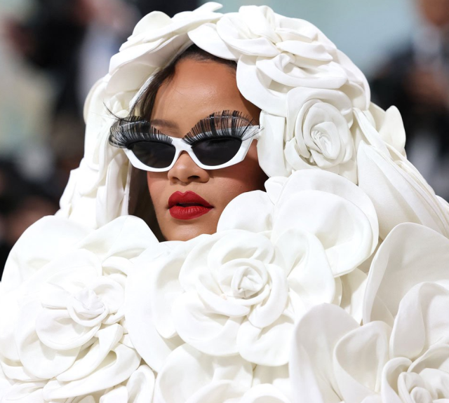 Rihanna'yı görebilene aşk olsun! MET Gala 2023'e ünlü isimlerin tarzı damga vurdu