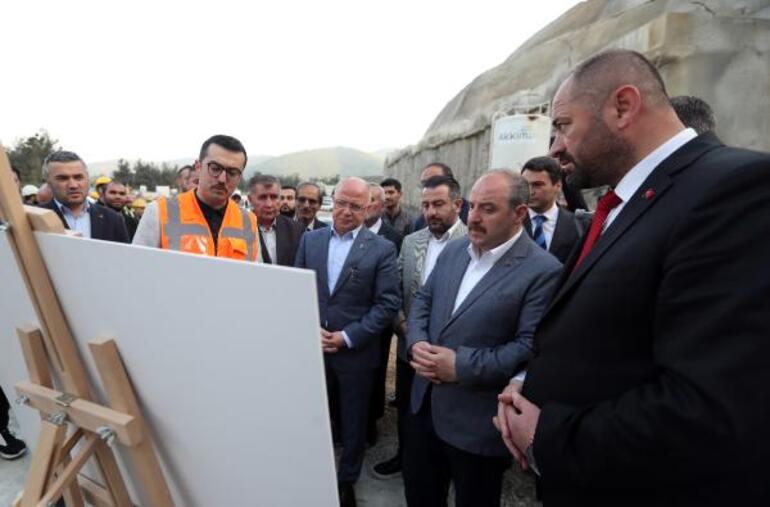 Bakan Varank, Doğancı Barajı Tüneli'nde incelemelerde bulundu