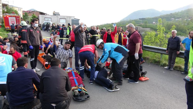 Trabzon'da belediye otobüsü şarampole devrildi: 4 ölü, 21 yaralı