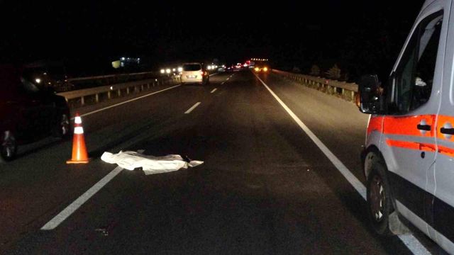 Bir otomobilin çarpıp diğer aracın üzerinden geçtiği yaya hayatını kaybetti