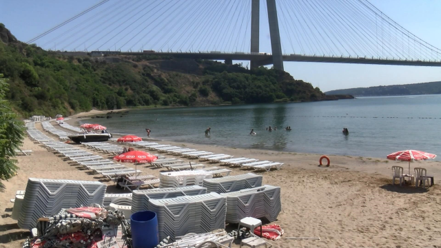 İstanbul'da plaj ücretleri tatil bölgelerini aratmıyor! Kişi başı 600 lirayı gözden çıkartmak gerek