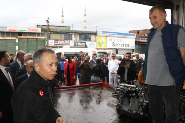 Bakan Yerlikaya göreve gelir gelmez afet bölgesine gitti! İşte selin vurduğu şehirlerde son durum