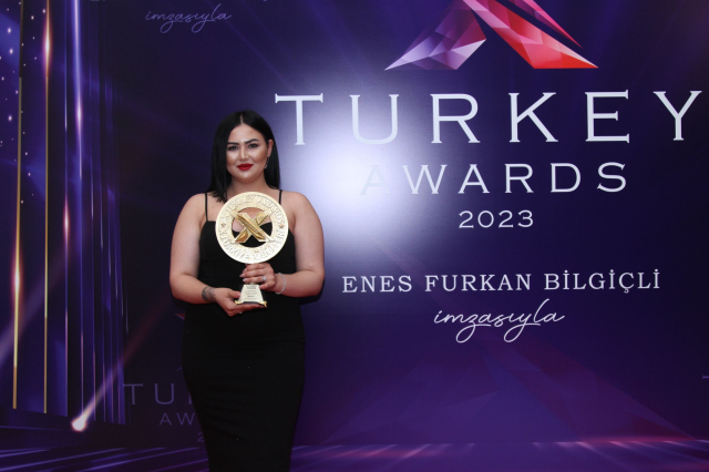 X Turkey Awards ödülleri sahiplerini buldu! Depremzedeler için yapılanlar alkış topladı