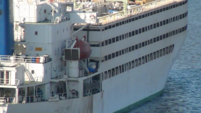 Bandırma'da limanda bekletilen gemiden gelen koku vatandaşı canından bezdirdi! Ne kapı açabiliyorlar ne pencere