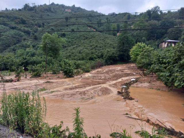 Giresun'da sel felaketi! Ev ve iş yerleri su altında kaldı, 1 kişiden haber alınamıyor