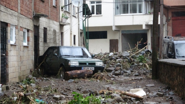 Giresun'da sel felaketi! Ev ve iş yerleri su altında kaldı, 1 kişiden haber alınamıyor