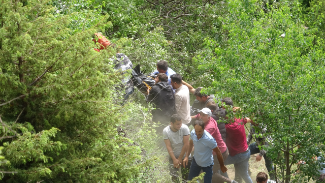 Uçuruma yuvarlanan otomobilde 2 kişi hayatını kaybetti! 20 saat sonra fark edildiler