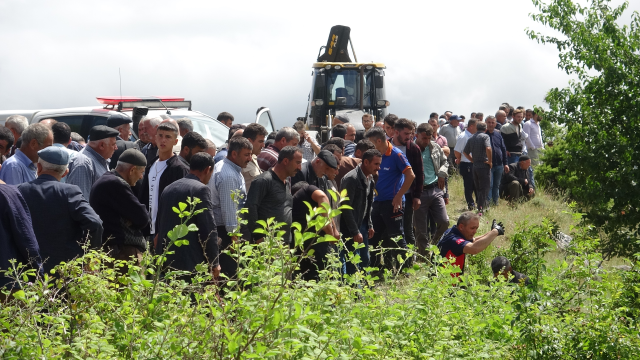 Uçuruma yuvarlanan otomobilde 2 kişi hayatını kaybetti! 20 saat sonra fark edildiler