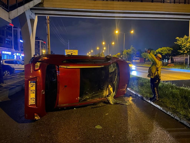 Hurdaya dönen otomobilin sürücüsü olay yerinden kaçtı