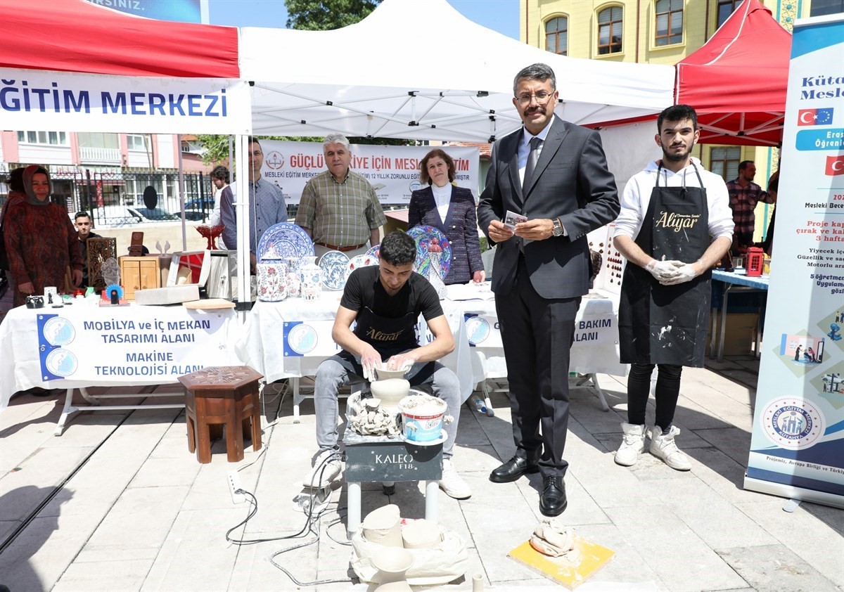 Kütahya’da Mesleki Teknik Eğitim Fuarı