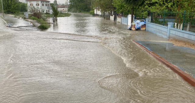 2 kentte can alan şiddetli yağış, yurt genelinde etkisini sürdürüyor! Meteoroloji'den 14 ile sarı, 2 ile turuncu uyarı var