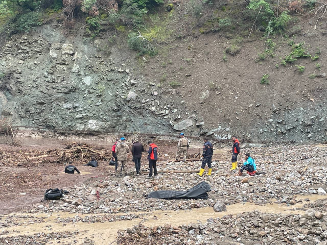 2 kentte can alan şiddetli yağış, yurt genelinde etkisini sürdürüyor! Meteoroloji'den 14 ile sarı, 2 ile turuncu uyarı var