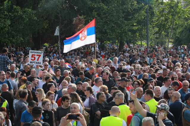 Peş peşe silahlı saldırıların ardından Sırbistan'da erken genel seçim kararı alındı