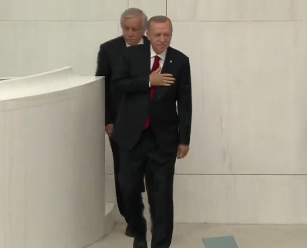 Meclis açılışına damga vuran olay! CHP, İYİ Parti ve HDP grupları Erdoğan gelince ayağa kalkmadı